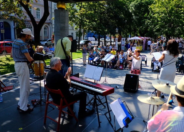 Projekt Senior Friendly na Hviezdoslavovom námestí